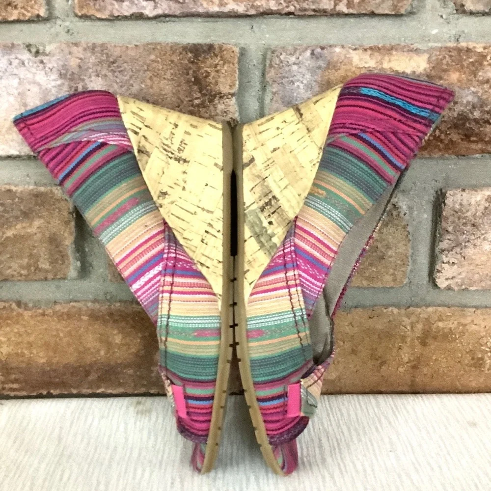 LIFE STRIDE “Velocity” Memory Foam Wedge Striped Sandals